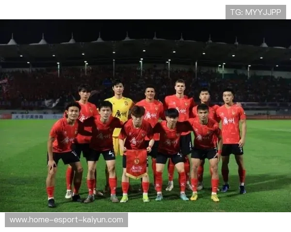 广州队小将突破过人连连,凌空抽射直挂上角的成长故事 广州队小将突破过人连连,凌空抽射直挂上角的成长故事